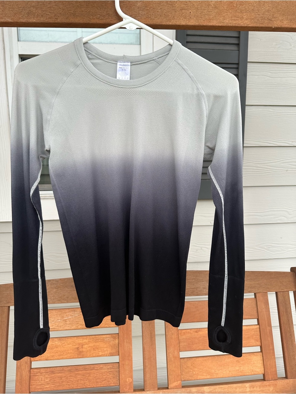 Ombre Long-Sleeve Performance Tee in Gray and Black